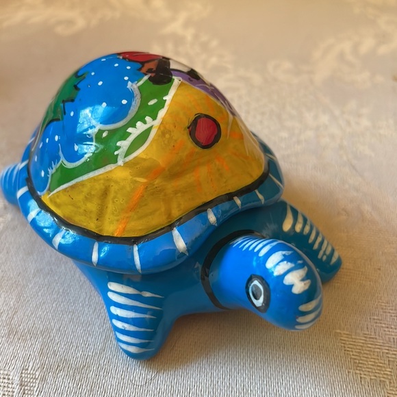 Hand-painted , signed, Mexican folk art terra cotta turtle tortoise trinket box - Picture 11 of 16